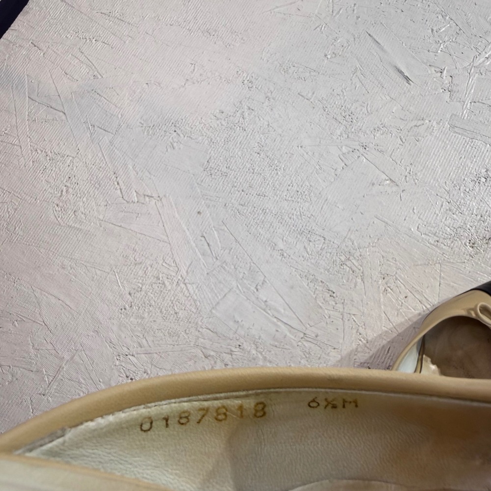 Vintage Delman Leather Mule Heels 6.5M Beige Black Square Toe Bow READ - Picture 9 of 10